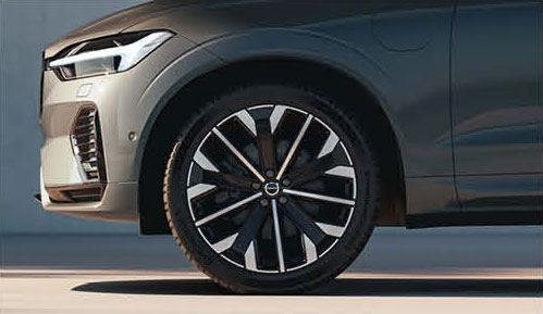 Volvo XC60 alloy wheel design close-up