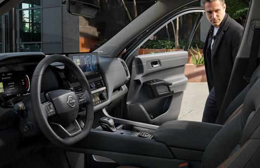 Nissan Pathfinder front cabin highlighting premium interior materials, intuitive controls, and driver-focused comfort