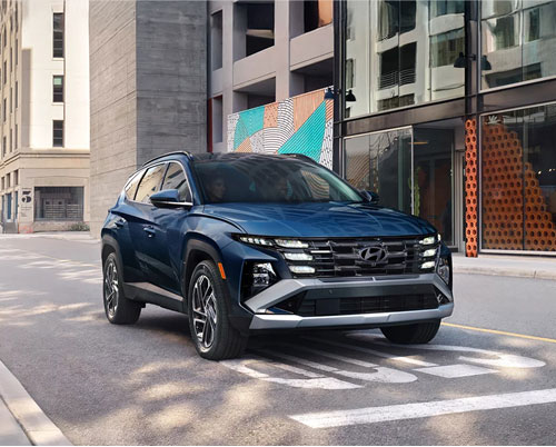 Hyundai Tucson navigating an urban environment, highlighting contemporary design, advanced technology, and city-friendly practicality
